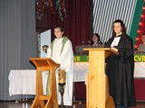 Bunter Abend am 11.02.2017 - Iris Huck und Vera Reith als zwei Pfarrer und Michael Dresel als Messdiener